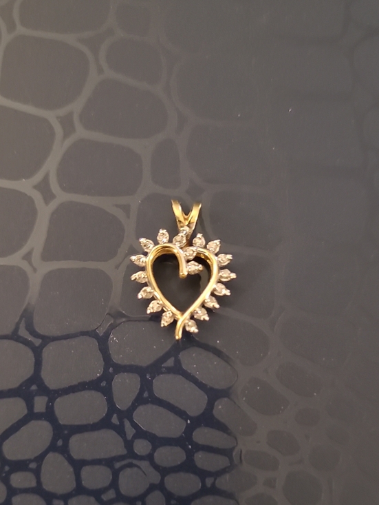 Jewelry - 10kt Gold Heart Pendant Necklace with Clear Accents.
